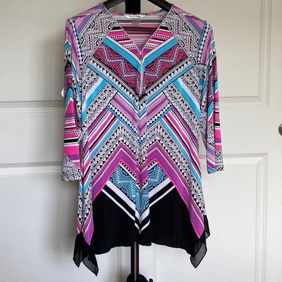 HYGARD Tops - NWT HYGARD Tunic Top